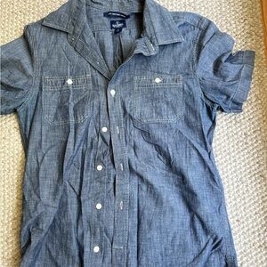 Men’s size M slim fit button down